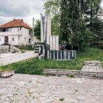 Споменик у центру села Кремна (фото Бојан Радојичић)