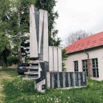 Споменик у центру села Кремна (фото Бојан Радојичић)
