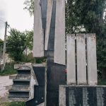 Споменик у центру села Кремна (фото Бојан Радојичић)