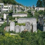 Споменици на гробљу крај цркве архистратига Гаврила у Стапарима (фото Бојан Радојичић)