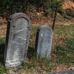Споменици Мандићима на гробљу у Присоју, у Стапарима (фото Бојан Радојичић)