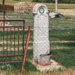 Крајпуташ Петру Љубичићу у Доњем пољу у Качеру (фото Бојан Радојичић)