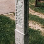 Крајпуташ Петру Љубичићу у Доњем пољу у Качеру (фото Бојан Радојичић)