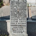 Споменик Мирковићима на гробљу на потесу Пландиште у Стапарима (фото Бојан Радојичић)