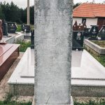 Споменик Миљку Неговановићу на гробљу у Прљевини, Љубање