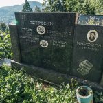Споменик Стоји и Мирославу Петровићима на гробљу на Доварју у Ужицу (фото Бојан Радојичић)