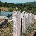 Споменик Вељку и Манојлу Караичићима на гробљу на Главици у Дријетњу, Качер (фото Бојан Радојичић)