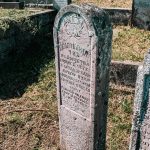 Споменик Вељку и Манојлу Караичићима на гробљу на Главици у Дријетњу, Качер (фото Бојан Радојичић)