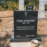 Споменик Стевану Леонтијевићу на Леонтијевића гробљу у Доњим Лелићима, Каран (фото Бојан Радојичић)