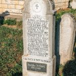 Споменик Вићентију Жунићу на гробљу код капеле преподобног Киријака Отшелника у Никојевићима (фото Бојан Радојичић)