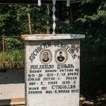 Споменик Мијаилу Дуњићу на гробљу код школе у Никојевићима (фото Бојан Радојичић)