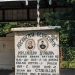 Споменик Мијаилу Дуњићу на гробљу код школе у Никојевићима (фото Бојан Радојичић)