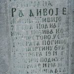 Споменик Пану и Радивоју Панићима на Поњавића гробљу на потесу Пландиште у Никојевићима (фото Бојан Радојичић)