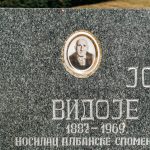 Споменик Видоју Јованетићу на гробљу Јованетићи у Скржутима (фото Бојан Радојичић)