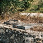 Крајпуташ Мојсиловићима у Скржутима (фото Бојан Радојичић)