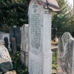 Споменик Владисаву и Анђелку Пузовићима на гробљу код Зорине кафане у Трнави (фото Бојан Радојичић)