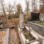 Споменик Михајлу Андрићу на Обућина гробљу у Дрежнику (фото Бојан Радојичић)