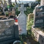 Споменик Алекси Богдановићу на гробљу на потесу Поље у Кремнима (фото Бојан Радојичић)