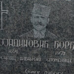 Споменик Ђорђу Којадиновићу на гробљу на потесу Божурица у Мокрој Гори (фото Бојан Радојичић)