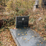 Споменик Крсти Божовићу на гробљу у Мокрој Гори (фото Бојан Радојичић)