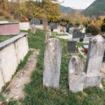Споменик Крсти и Сретену Богдановићима на гробљу у Мокрој Гори (фото Бојан Радојичић)