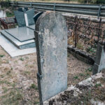Споменик Љубисаву и Витомиру Урошевићима на гробљу у Котроману, Мокра Гора (фото Бојан Радојичић)