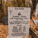 Споменик Срећку Лазићу на Лазића гробљу у Трнави (фото Бојан Радојичић)